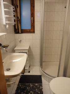 Bad mit Handtuchtrockner              